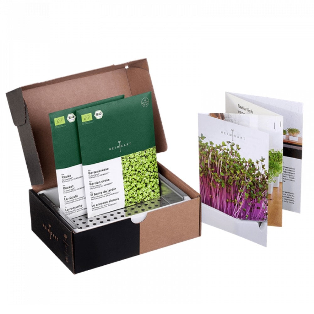 Microgreens Starter-Kit auf weißem Hintergrund